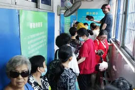 最快两分钟修一把 杭州天堂伞免费修理点排起长龙图片