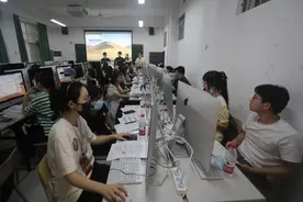 首日线上校考，实时视频监考断网、黑屏？！考生措手不及…这所高校回应了图片