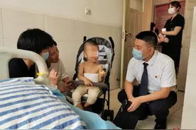 两岁男童不慎坐入汤锅被严重烫伤后续丨一爱心企业捐款近13万图片