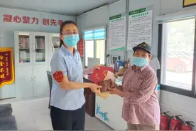 奶奶准备把房过户给孙子当作结婚礼物 结果房产证等贵重物品丢失了图片