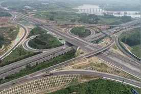 四车道变八车道！京沪高速改扩建项目莱芜枢纽互通立交桥全线通车图片