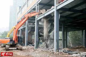 西安雁塔区一4000平米违建被拆除 公共空间将还路于民图片