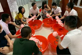 “第一次学习给宝宝洗澡，感觉手足无措”，别慌！计生协+专家来帮忙图片