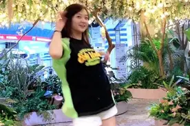 林妙可跳《无价之姐》动作潇洒青春洋溢图片