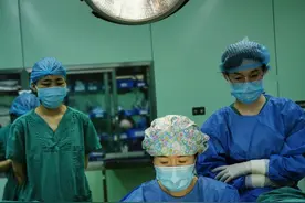 10岁女孩患罕见血液疾病，血流不止12天！医护合力，将她从生死边缘拉回图片