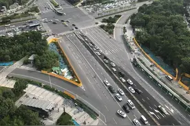 郑州地铁12号线地面难度最大车站完成首次交通导改图片