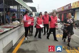 滨城区市东街道人大代表示范带头 做文明城市创建的“传播者”图片