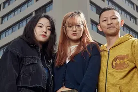 厉害了！COACH上架的新品，上面的图案是东华大学两位大三学生设计的图片