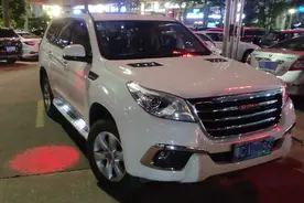 深夜，广东女子开着300万的宾利去搓麻将，车停楼下被人撞损20万图片