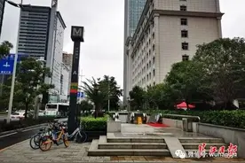 这些露天地铁口能否加个顶？回应来了图片