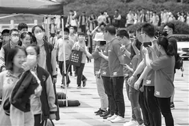 2020南京中考开考“舌尖上的语文试卷”走红网络图片
