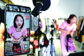拥抱变化，服装零售业直面疫情大考图片