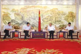 山西大地环境投资控股有限公司董事长屈忠让一行在吕梁市考察图片