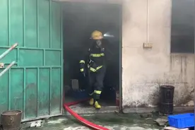 惠州一厂房起火！疑是电线短路引起视频封面
