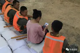 关注｜“兵妈妈”上堤带来的礼物，兵哥哥都说太暖了图片