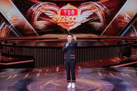 1岁女儿为爸爸伴唱，萌翻全场图片