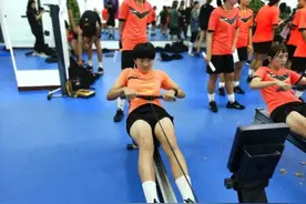 突破自我——体能测试展雄姿图片