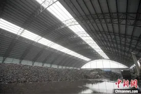 煤城山西朔州破解矸石之困 黑色矸石着“白装”远销海外图片