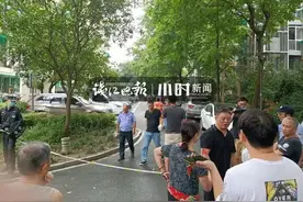 杭州复兴南苑刚刚传出两声枪声！100多斤的大野猪闯进学校，今天一年级新生报道图片