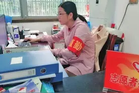 保家园夫妻齐上阵！你是抢险“急先锋”，我当防汛“后勤兵”图片