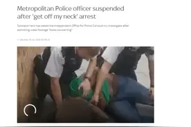 英国警察“跪脖”执法，警局辩解：没教过这一招图片