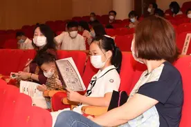 《阿Sir开场白》亮相马兰花剧场周周演，“警察叔叔”竟和“萌娃”有个约定图片