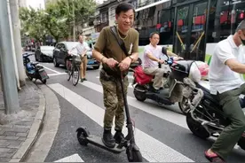 “标准组”爷叔，金链子搭配还有上升空间图片