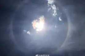 北京天空同时出现日晕和七彩云图片