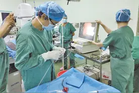 八旬老太误吞假牙 医生取出有惊无险图片