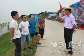 鄂州长江新港大堤“学生兵”刘昌盛：保卫家园没有旁观者图片