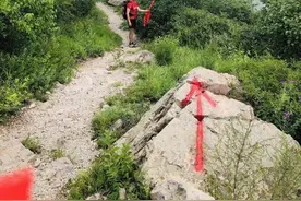 景区石头上喷红漆做路标，北京一越野跑引网友怒怼！组织方道歉图片