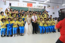 衡水老师穿婚纱与学生拍毕业照：见证彼此的青春视频封面