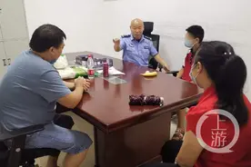 男孩受不了父亲打骂离家出走，民警调解父子双双落泪图片