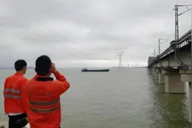 鄱阳湖上守桥人：“风口浪尖”上护卫通行安全图片