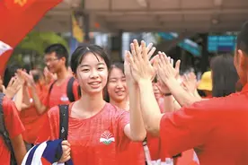 花式送考：甘蔗锦鲤齐上阵图片