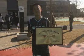 从铁饼冠军到篮球全能战士！看川篮新星景菡一如何“咸鱼翻身”图片