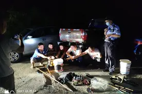 在饮用水源地非法捕鱼 四川大竹5名电鱼者被抓现行图片
