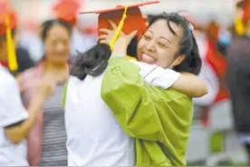 学生18岁成人礼 曲靖民中这样做图片