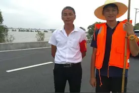 95后外卖小哥驱车700公里赴赣抗洪：“帮助别人会让自己快乐”图片