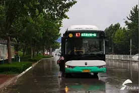 路面积水过深！临沂城区10条公交条线路临时绕行图片