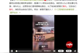 暖心！小朋友站在路边给抗洪消防员敬礼图片