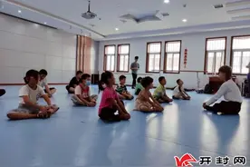 中国开封SOS儿童村孩子拉丁舞蹈相伴图片