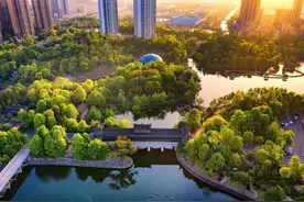 隐藏在公园之城的秘境，可以免费赏花、摘莲蓬、钓龙虾图片