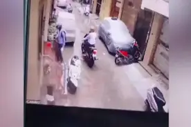 印度母亲击退绑架4岁女儿的两名歹徒 警方：绑架系女童叔叔策划图片