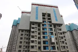 实探：“造楼机”首现中国住宅，重庆一楼盘“吃螃蟹”三天建一层，看完工地服气了图片