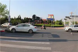 一女子骑电动三轮车被撞身亡！交警：三轮车闯红灯负主责图片