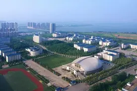 专业建设凸显特色，有学生刚毕业年薪就达10万，​ 武汉东湖学院把专业做大做强图片