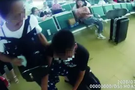 逃学投奔外婆 14岁少年跪地求母：不愿上培训学校图片