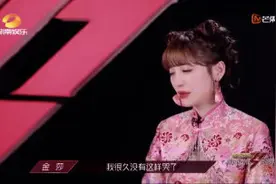 金莎掉两次扇子大哭，网友：好好努力，下一个舞台等着你图片