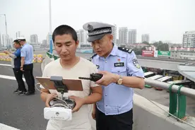 “天眼”行动，济南交警无人机抓拍高架桥交通违法图片
